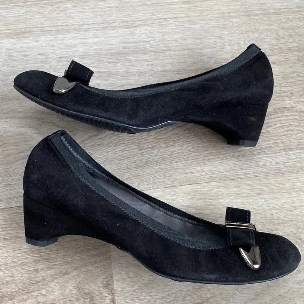 Stuart Weitzman Suede Bow Accent Pumps - Picture 8 of 16